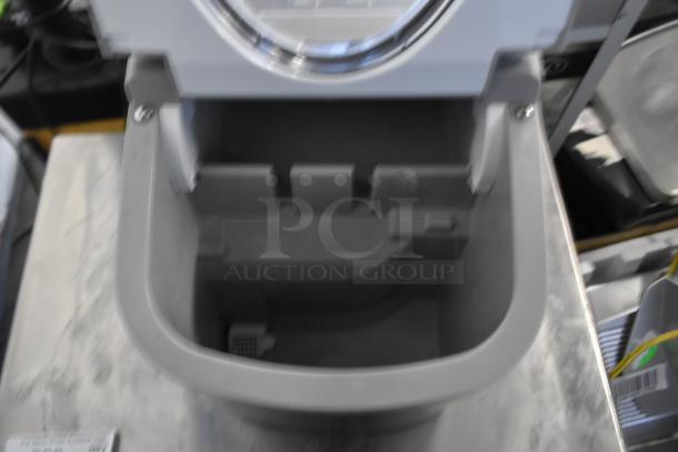 Frigidaire EFIC130-SS stainless steel countertop ice maker, open ice compartment. 120V, 1 Phase, like new condition.