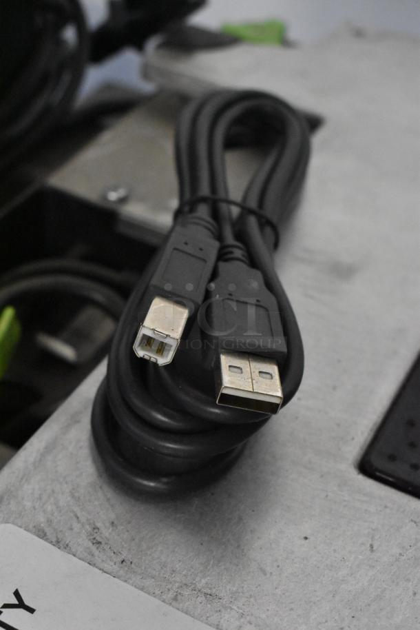 Mettler Toledo FreshWay scale with USB cables; metal floor style. Model supports 100-240V, 1-phase.