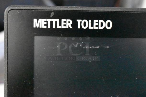 Mettler Toledo FreshWay floor scale screen with visible logo; features 100-240 volts, 1 phase power; minor surface scratches.