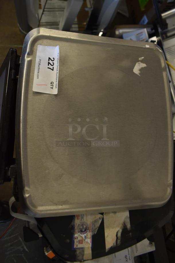 2017 Hobart HTi-LH26 metal commercial countertop food portioning scale, tested and working, with label "227 QTY."