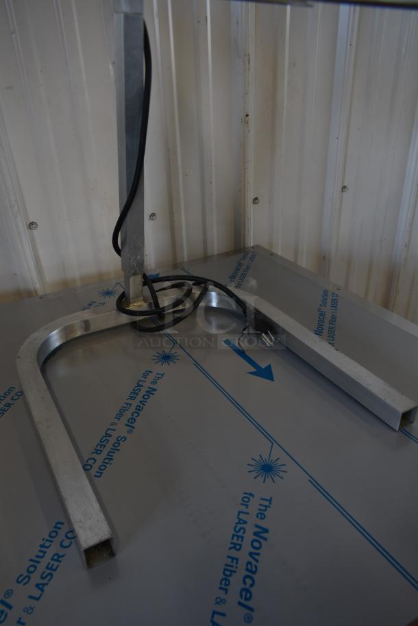 Avantco W62 Countertop 2 Head Warming Lamp, 120V, in good condition with power cord visible, made of durable metal.