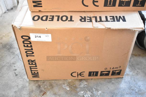 2017 Hobart HTi-7LH26 metal countertop food portioning scale, tested and working, 120/208-240V, 1 phase. Stock image.