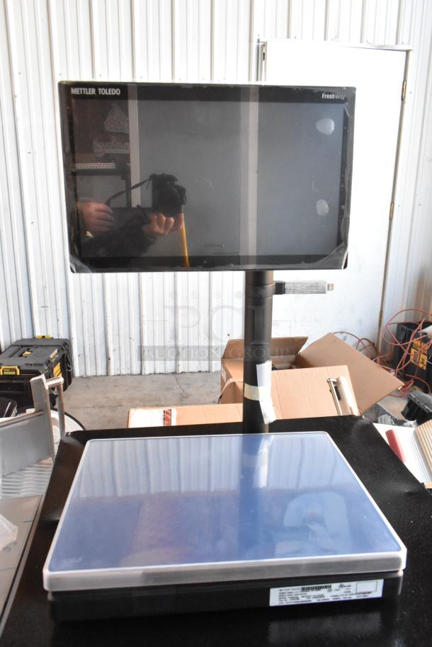 IN ORIGINAL BOX! Mettler Toledo FreshWay Scale, excellent condition, features digital display, new packaging visible.