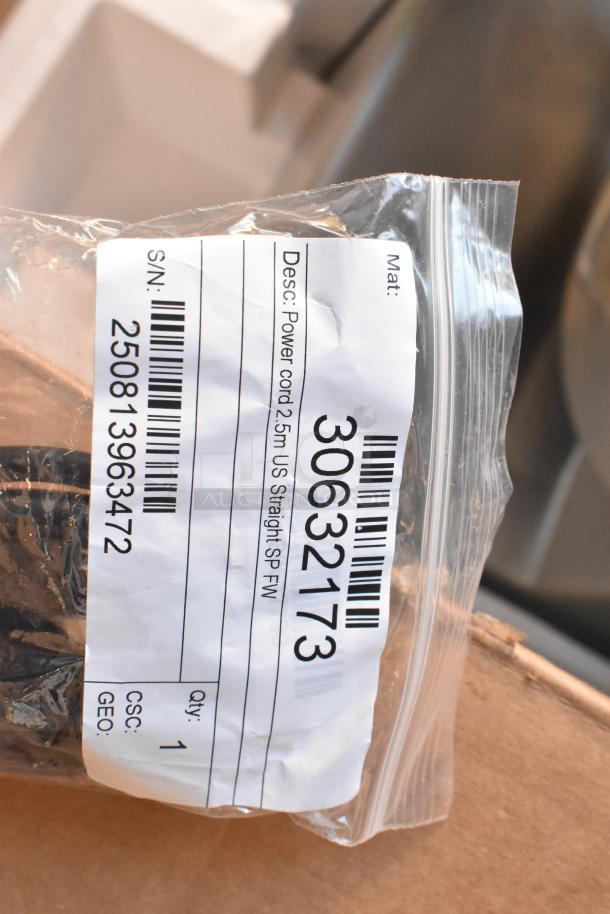 Mettler Toledo FreshWay Scale in original box with a 2.5m US power cord. Serial number 250813963472. New condition.