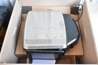 2017 Hobart HTi-7LH26 metal commercial countertop food portioning scale in box. Tested and working condition.