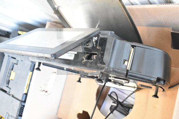 2017 Hobart HTi-7LH26 metal food portioning scale, commercial countertop model. Tested, working condition. 120/208-240V, 1 phase.