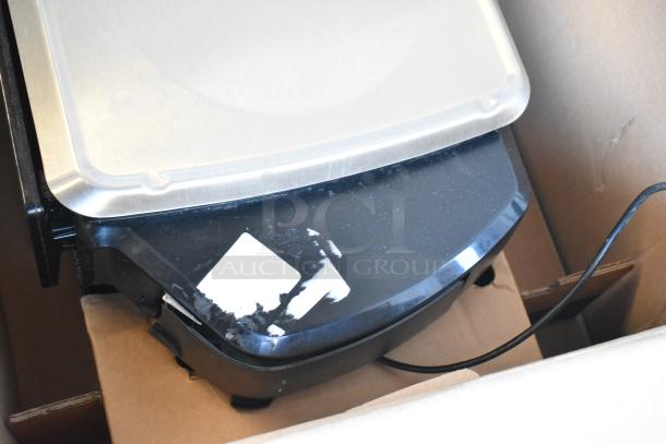 2017 Hobart HTi-7LH26 commercial scale, metal top, black base, tested and working, visible power cord, boxed.