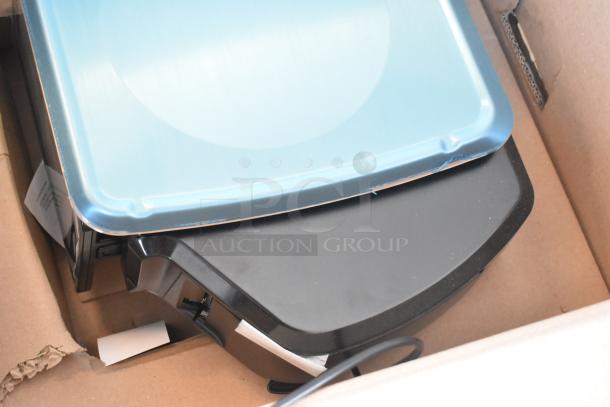 Hobart HTi-7LH4W countertop food portioning scale in box, featuring a blue metal weighing platform. Tested and working.