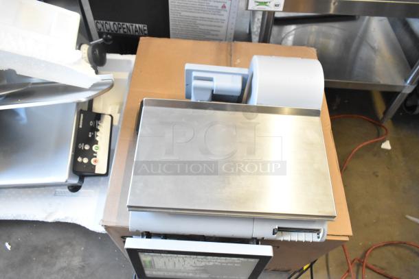 Mettler Toledo AM-5545 metal commercial countertop food portioning scale, tested and working, 100-240V, 1 phase.