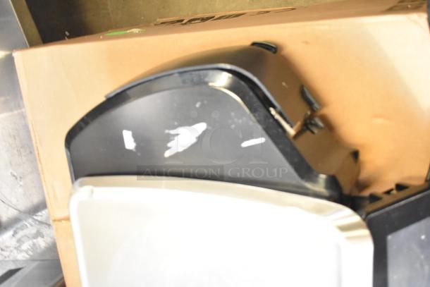 2017 Hobart HTi-7LH26 metal countertop food portioning scale in black, minor wear, tested and working.