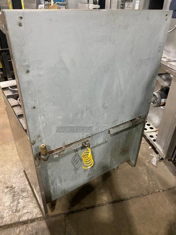 Asber stainless steel 6-burner gas range/oven combo, includes backsplash, overhead salamander shelf, wired oven rack, on legs.