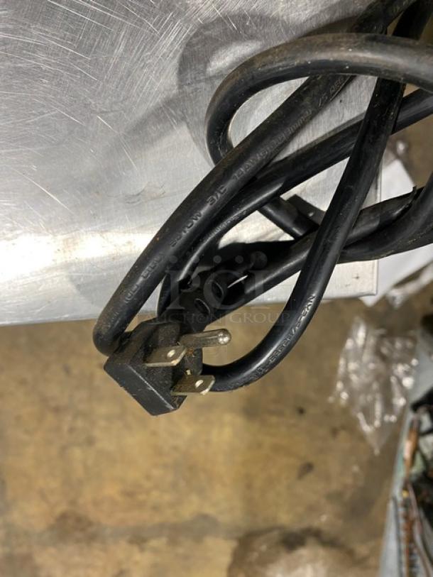 Alto-Shaam 500S electric cord on stainless steel surface, showcasing 120V plug.