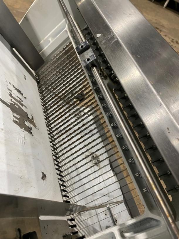 Twothousand TT-D7B bread slicer, white powder-coated stainless steel, electric, 12mm slice thickness, countertop model.