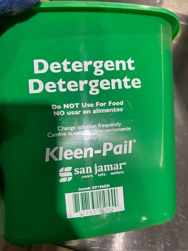 San Jamar Kleen-Pail Model KP196GN, green 6 qt detergent pail, new with handle. Label advises not for food use.