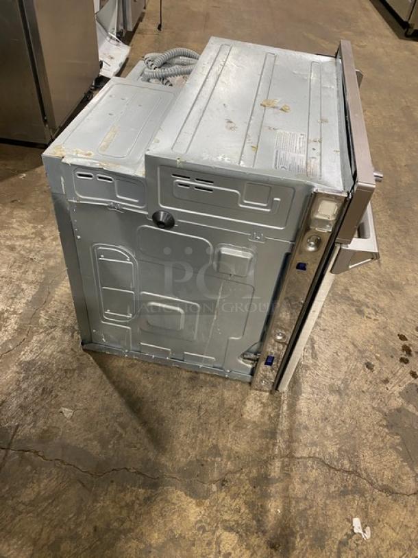 Samsung built-in smart oven, stainless steel, electric, with Flex-Duo removable divider, porcelain interior. Good condition.