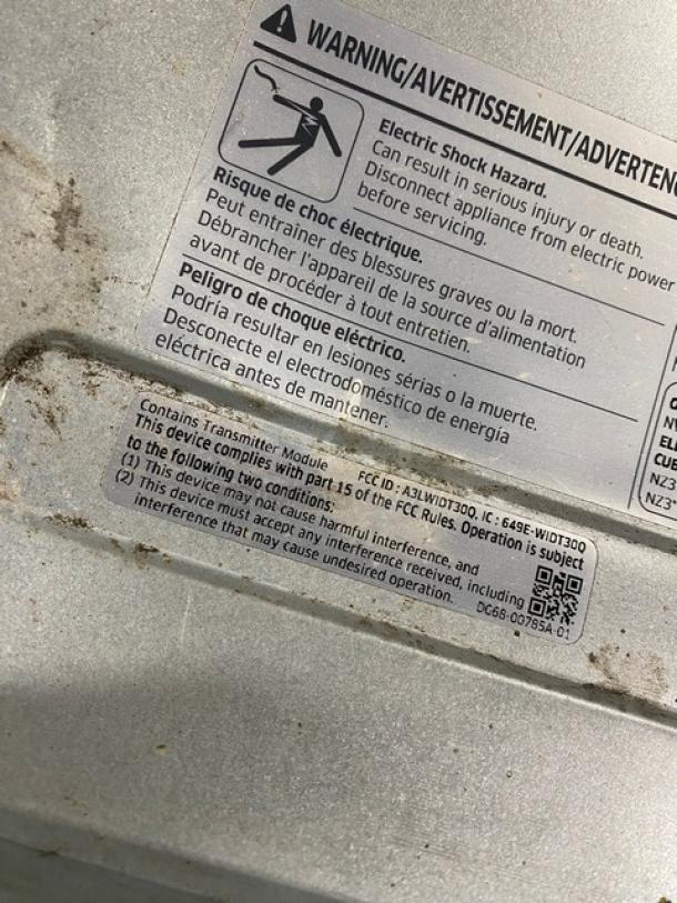 Stainless steel Samsung commercial smart oven, built-in model with Flex-Duo divider. Features porcelain interior, wired rack.