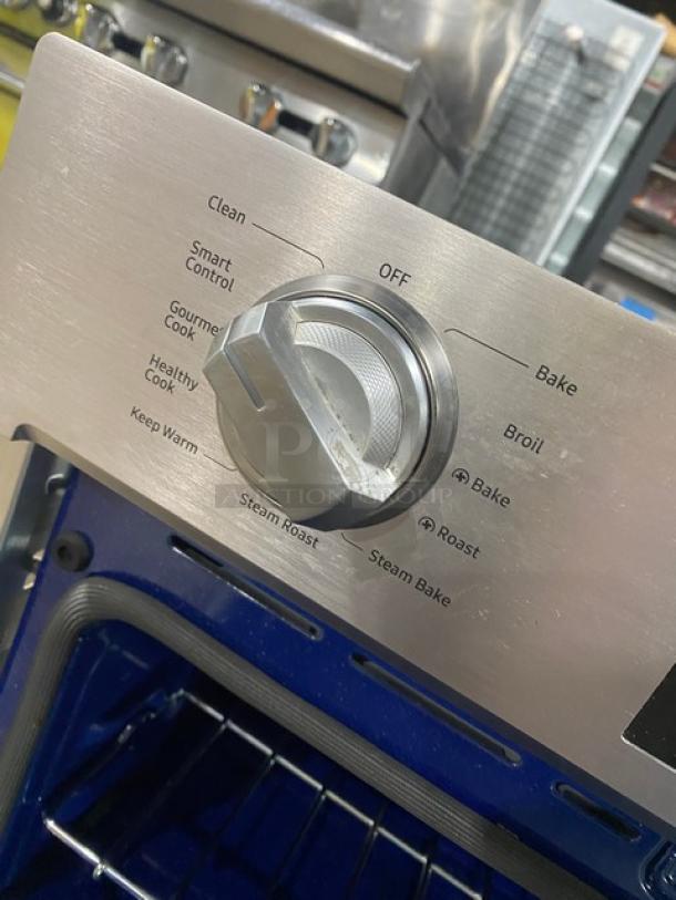 Samsung commercial stainless steel smart oven control panel, featuring Flex-Duo removable divider settings.