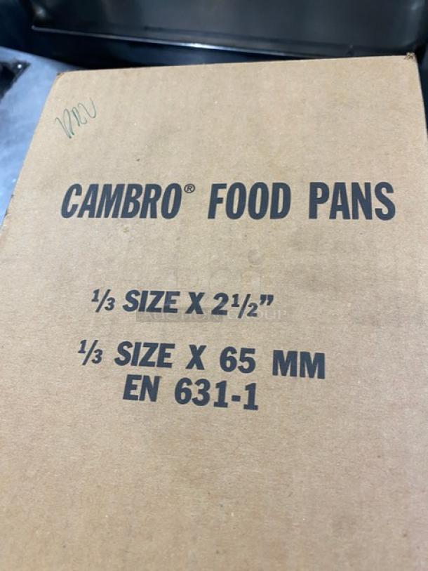 Cambro 32HP150 1/3-size high-temp amber food pan, 2-1/2" deep. New condition in original packaging.