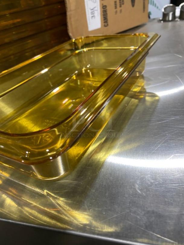 Cambro Commercial Amber High-Temp 1/3-Size Food Pan, Model 32HP150, 2.5" deep, new condition, visible logo markings.