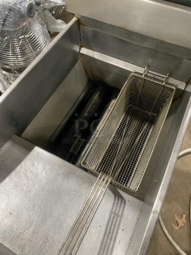 Pitco VF35 stainless steel 35 lb. deep fat fryer with back splash, basket hanger, and fry basket. Natural gas, on casters.