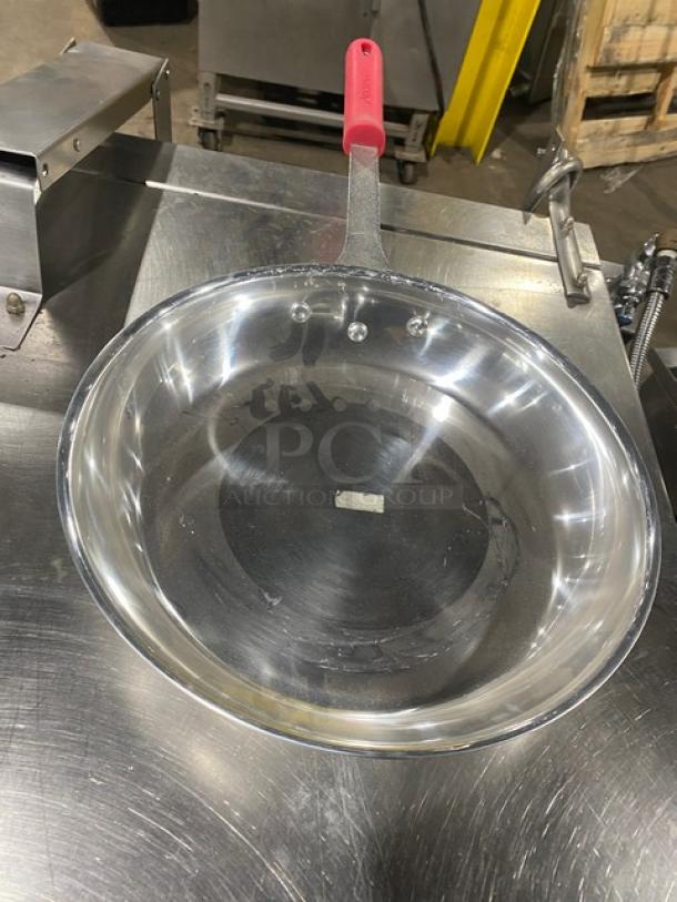 Adcraft Hercules 14" aluminum fry pan, model HER-14FP/4, with red grip handle. New condition, natural finish.