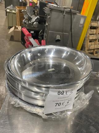 Adcraft Hercules 14" aluminum fry pan, model HER-14FP/4, with red grip handle, new condition, stacked display.