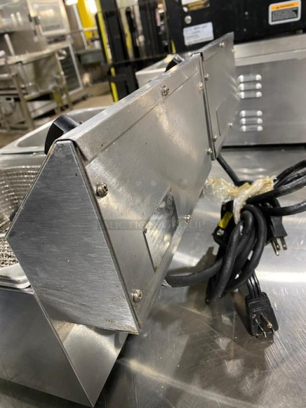 Adcraft DF6L2 dual 6L stainless steel countertop deep fryer, electric, with knobbed lid and mesh basket. Model DF-6L/2, 120V.