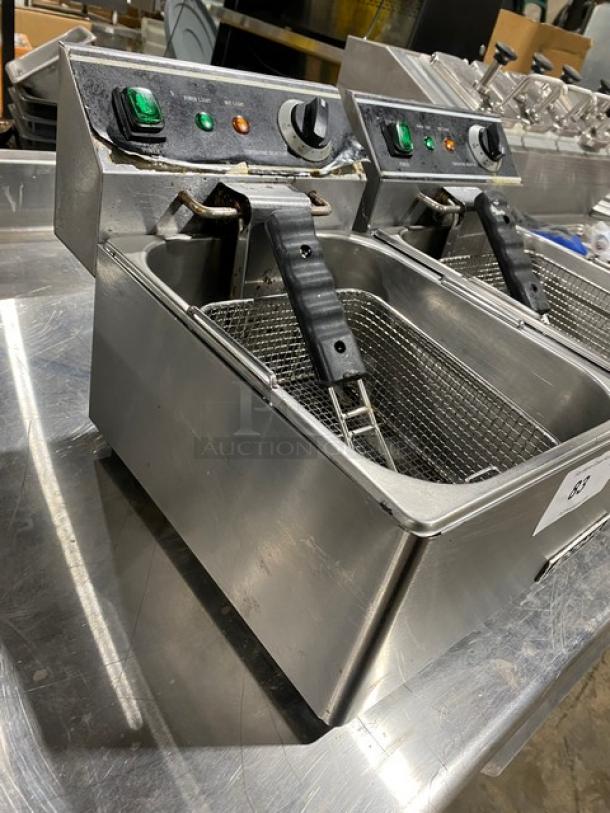 Adcraft DF6L2 dual 6L deep fryer, stainless steel, with knobbed lid and mesh baskets, 120V, used condition.