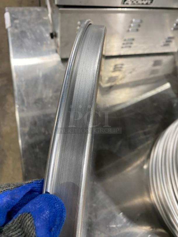 NEW American Metalcraft round aluminum pizza pan, heavy weight, straight-sided, commercial grade, pristine condition.