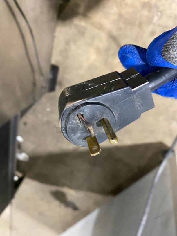 Traulsen G-Series 3-door freezer plug, model G31011, 115V, 1 phase, showing electrical prongs.