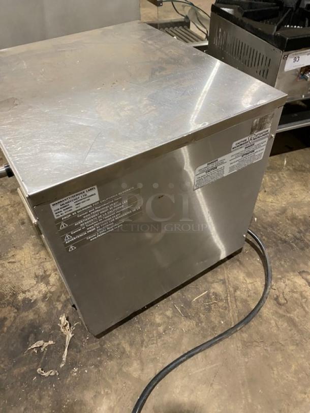 MerryChef 2019 Eikon E3 rapid cook oven, stainless steel, EasyTouch touchscreen, 208/240V, serial 1906213091188, used.