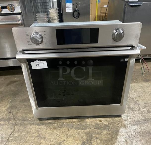 Samsung stainless steel single wall smart oven with Flex-Duo divider, porcelain interior, and wired rack. Model: Commercial.