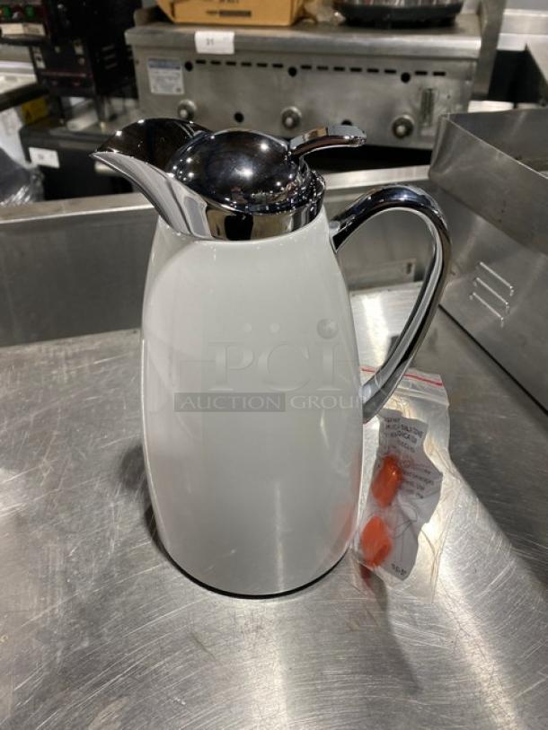 New Service Ideas Marquette Series 1L Insulated Coffee Carafe, stainless steel finish, commercial-grade, mint condition.