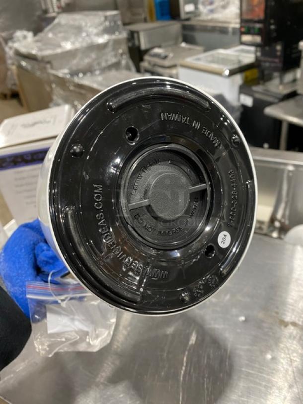 New Service Ideas Marquette Series 1-Liter Insulated Coffee Carafe in pristine condition. Made in Taiwan, sturdy design.