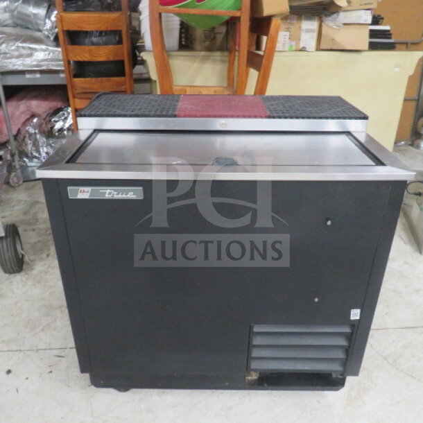 True Bottle Box on casters, model TD-36-12. Size 37x27x37 inches, 115V, excellent condition, black finish.