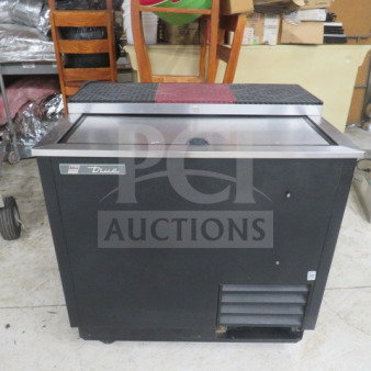 True Bottle Box on casters, model TD-36-12. Size 37x27x37 inches, 115V, excellent condition, black finish.