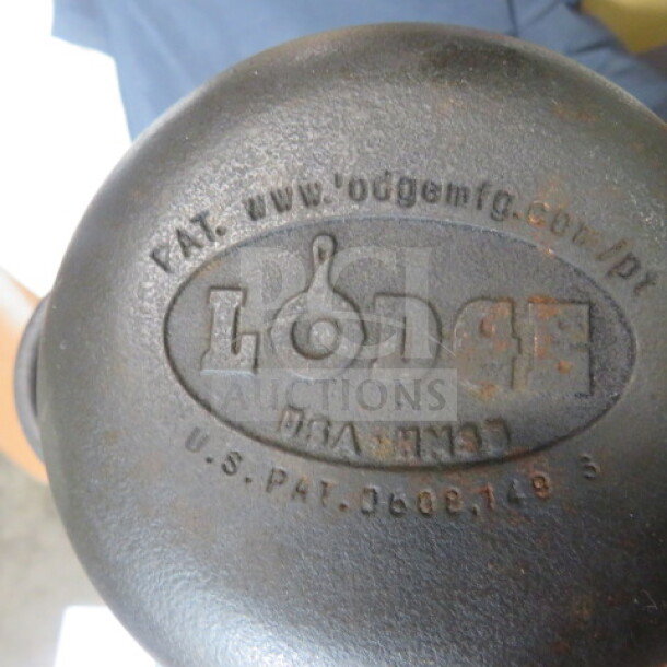 LODGE Cast Iron 5 Inch Round Individual Server, embossed with Lodge logo and patent details, in good condition.