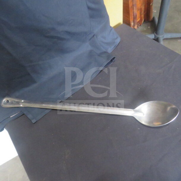 Long handle stainless steel spoon, ideal for deep pots. Slightly used condition, durable with a polished finish. Model 2XBID.