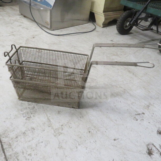Deep fry basket, model 2XBID, metal wire construction, detachable handle, good condition, suitable for commercial use.