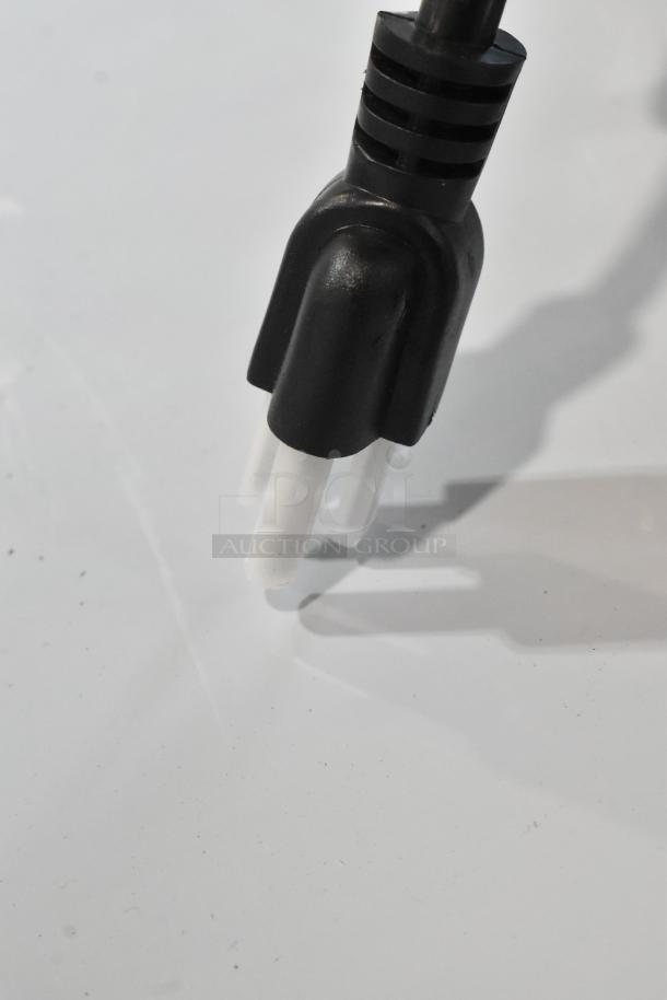 Power cord of a 2025 Vollrath CF2-1800 stainless steel countertop deep fryer, brand new with scratch and dent.