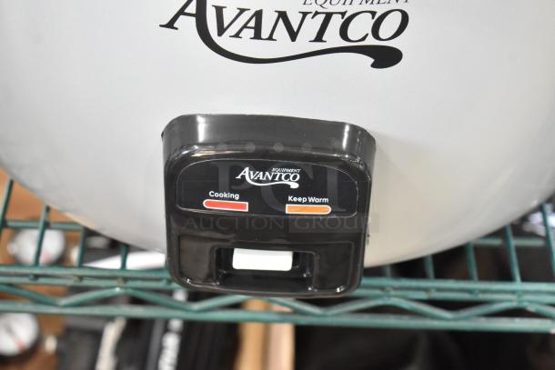 BRAND NEW Avantco 177RCB60 60 Cup Electric Rice Cooker/Warmer, scratch and dent, with cooking and keep warm settings.