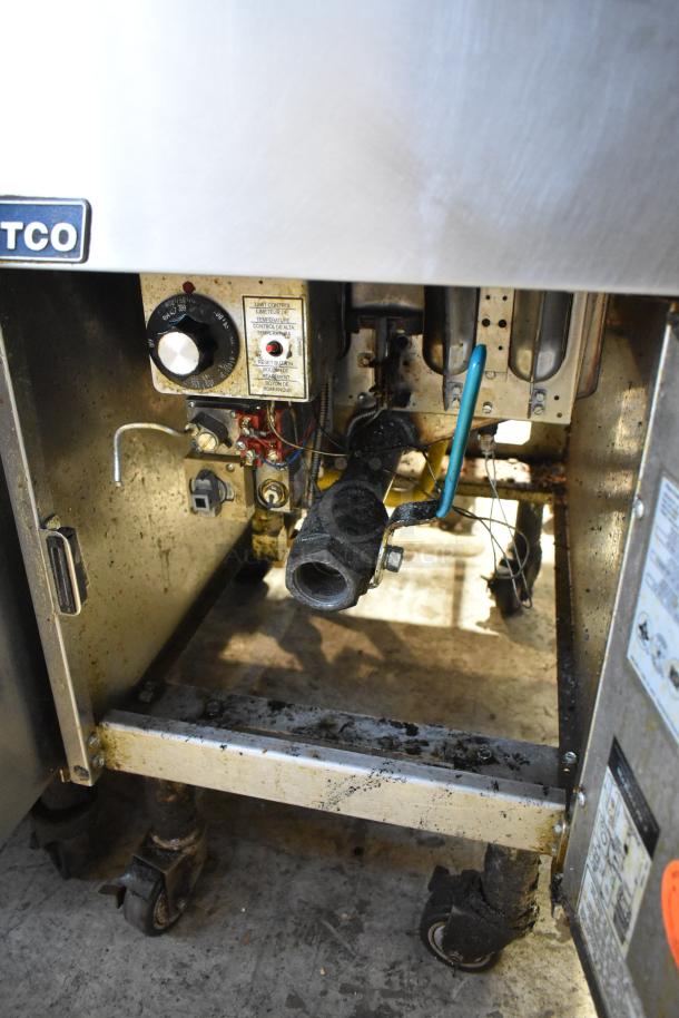 2018 Pitco Frialator SG14 stainless steel deep fat fryer, natural gas, 110,000 BTU, on casters, includes 3 metal fry baskets.