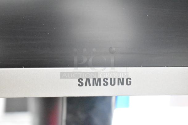 Samsung monitor, model C32R500FHN, part of a lot of four including LG monitors. Silver trim with Samsung logo visible.