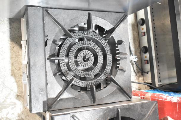 L&J stainless steel single burner stock pot range. Natural gas powered, commercial countertop model, in excellent condition.