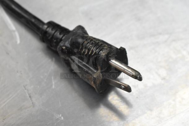 Electrical plug for Grindmaster 890-B-T Metal Commercial Coffee Grinder, 115 volts, 1 phase. Close-up view.
