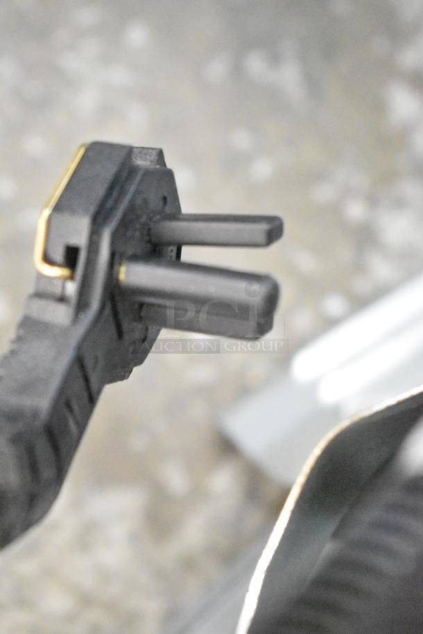 Power plug for Manitowoc UDP-0065A NEO ice machine, model 499UDP0065AA. Stainless steel, 31 lb. bin capacity, 115V.