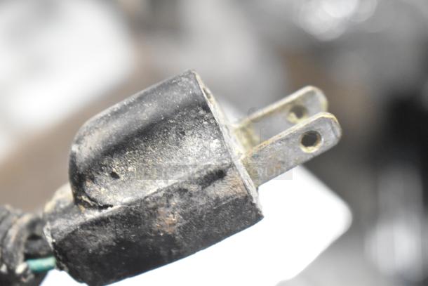 AyrKing BBS-U plug with signs of wear, suitable for 115/230 volts, 1 phase connection. Used condition.