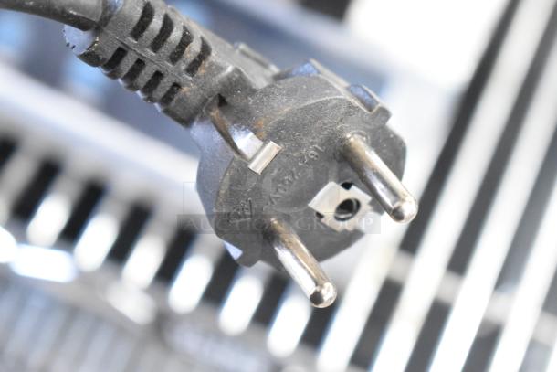 Metal countertop single burner induction range with a three-prong plug; suitable for efficient, portable cooking.