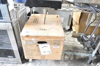 IN ORIGINAL BOX! Black & Decker EM9225AB9 Countertop Microwave Oven, 120 Volts, 1 Phase, includes plate, in original packaging.