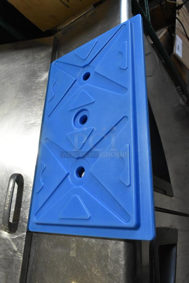 Blue CaterGator ice board for food pan carriers, 20 3/4" x 12 3/4" x 1 1/2". New, minor scratches, durable design.